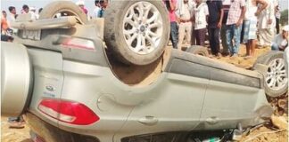 Rajasthan: बाइक को टक्कर मारने के बाद पलटी तेज रफ्तार कार, हादसे में दो युवकों की मौत, चालक फरार Car collided with bike riders in Sawai Madhopur two died