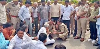 Jaipur: जल विभाग घोटाले में एफआईआर की मांग पर अड़े मीणा को पुलिस ने हिरासत में लिया, धरनास्थल भी घेरा Police detained Meena, adamant on demanding FIR in water department scam