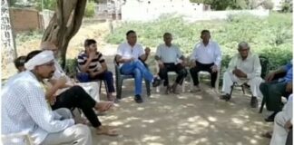 Rajasthan: झुंझुनूं में मतदान के अधिकार से वंचित लोगों ने की बैठक, आरएलपी नेता के नेतृत्व में करेंगे संघर्ष Meeting of people deprived of voting rights in Jhunjhunu will struggle under the leadership of RLP leader