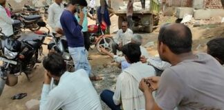Rajasthan: धौलपुर में शराब के नशे में धुत पति ने पत्नी की गमछा से गला दबाकर की हत्या, आरोपी फरार Rajasthan Drunk husband strangled his wife to death with a towel in Dholpur