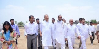सांचौर और आबू रोड़ पहुंचे मुख्यमंत्री, प्रभावितों से किया संवाद,राहत कार्यों का लिया जायजा – मुख्यमंत्री ने बिपरजॉय प्रभावित क्षेत्रों में किया हवाई सर्वे – दैनिक खबरें फटाफट अशोक गहलोत