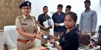 Dausa News: पुलिस ने 75 लाख के मोबाइल तलाश कर लौटाए, चोरी हुए 489 मोबाइल ट्रैस किए, खिले मालिकों के चेहरे Dausa News Police recovered and returned 75 lakh mobiles traced 489 stolen mobiles