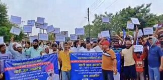 Jhunjhunu: खेतड़ी डबल मर्डर मामला; खुलासा न होने पर लोगों ने किया थाने का घेराव, थाना अधिकारी को हटाने की मांग Jhunjhunu Khetri double murder case not disclosed, people surrounded the police station