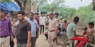 Bharatpur: घर के बाहर सो रहे व्यक्ति की हत्या, धारदार हथियार से गर्दन काटी, फिर शव को ओढ़ाई चादर Murder of person sleeping outside the house in Bharatpur neck cut with sharp weapon