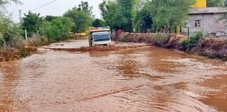 Dausa: भांवता-दौसा रोड पर बारिश के बाद जलभराव से आफत, चार फीट गहरे पानी से गुजरने को मजबूर लोग Dausa Bhawanta-Dausa road waterlogged after rain