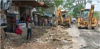 Sawai Madhopur: नगर परिषद की टीम ने तांगा स्टैंड के सामने की दुकानों के अवैध कब्जे हटाए, दी सख्त हिदायत Sawai Madhopur Municipal Council team removed illegal encroachment of shops in front of Tanga stand