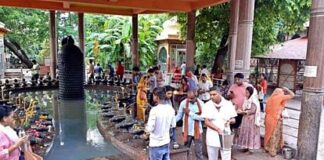 Kota: सावन का पहला सोमवार आज, शिवालयों में जुटी भक्तों की भीड़, शिवपुरी धाम में भोलेनाथ का हुआ जलाभिषेक Crowds of devotees gathered in the pagodas of Kota on the first Monday of Sawan