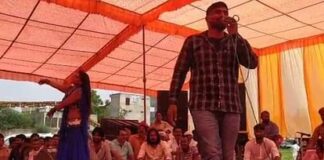 Viral Video: राजस्थान में वोट पाने के लिए कुछ भी कर गुजरने को तैयार हैं सियासी पार्टियां, सभा में लगे ठुमके Viral Video Before meeting of Haryana Deputy CM Dushyant Chautala Bala obscene dance on stage in Jaipur
