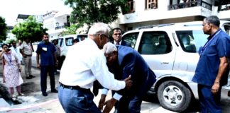 उपराष्ट्रपति पहुंचे अपने स्कूल टीचर के घर,चरण छूकर लिया आशीर्वाद उपराष्ट्रपति पहुंचे अपने स्कूल टीचर के घर,चरण छूकर लिया आशीर्वाद Rajasthan News,Jodhpur News, Jodhpur Crime, उपराष्ट्रपति पहुंचे अपने स्कूल टीचर के घर,चरण छूकर लिया आशीर्वाद उपराष्ट्रपति पहुंचे अपने स्कूल टीचर के घर,चरण छूकर लिया आशीर्वाद Rajasthan News,Jodhpur News, Jodhpur Crime,