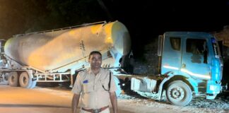 आबकारी पुलिस ने सघन नाकाबंदी में पकड़ी 990 कार्टन अवैध शराब आबकारी पुलिस ने सघन नाकाबंदी में पकड़ी 990 कार्टन अवैध शराब आबकारी पुलिस ने सघन नाकाबंदी में पकड़ी 990 कार्टन अवैध शराब Rajasthan News,Jodhpur News, Jodhpur Crime,