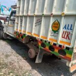 रात को चार टायर पर खड़ा किया वाहन सुबह मिले तीन, खड़ी पिकअप से टायर खोलकर ले गए चोर।