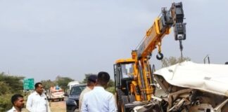 फलोदी में खड़े ट्रेलर से भिड़ी बोलेरो 6 की मौत Rajasthan News,Jodhpur News, Jodhpur Crime, फलोदी में खड़े ट्रेलर से भिड़ी बोलेरो 6 की मौत फलोदी में खड़े ट्रेलर से भिड़ी बोलेरो 6 की मौत Rajasthan News,Jodhpur News, Jodhpur Crime,