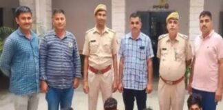 मूवी देखकर कार से लौट रहे दंपती से मारपीट करने वाले चार गिरफ्तार मूवी देखकर कार से लौट रहे दंपती से मारपीट करने वाले चार गिरफ्तार मूवी देखकर कार से लौट रहे दंपती से मारपीट करने वाले चार गिरफ्तार Rajasthan News,Jodhpur News, Jodhpur Crime,