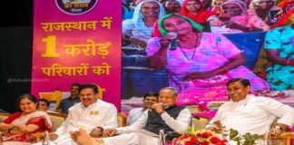 राजस्थान की महिला मतदाताओं को लुभाने के लिए अशोक गहलोत का ‘किचन-कॉल’ राजस्थान की महिला मतदाताओं को लुभाने के लिए अशोक गहलोत का ‘किचन-कॉल’