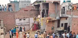 किराए के मकान में अवैध पटाखा फैक्ट्री चला रहा था सारिक, हुआ ब्लास्ट… – 24×7 Khabre Fatafat किराए के मकान में अवैध पटाखा फैक्ट्री चला रहा था सारिक, हुआ ब्लास्ट... - 24x7 India News
