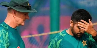पाकिस्तान की 4 लगातार हार के बाद हेड कोच की जुबान बहकी, भारत पर हार का ठीकरा – 24×7 Khabre Fatafat पाकिस्तान की 4 लगातार हार के बाद हेड कोच की जुबान बहकी, भारत पर हार का ठीकरा - 24x7 India News