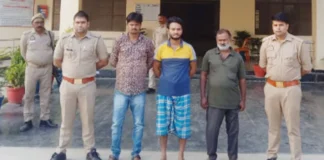 दो बैल चोरी की शिकायत के बाद पुलिस ने लग्जरी कार से बरामत किया 20 किलो मांस, तीन गिरफ्तार – 24×7 Khabre Fatafat दो बैल चोरी की शिकायत के बाद पुलिस ने लग्जरी कार से बरामत किया 20 किलो मांस, तीन गिरफ्तार - 24x7 India News
