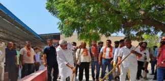 रेलवे के मेगा सफाई अभियान में केंद्रीय मंत्री शेखावत भी हुए शामिल रेलवे के मेगा सफाई अभियान में केंद्रीय मंत्री शेखावत भी हुए शामिल Rajasthan News,Jodhpur News, Jodhpur Crime, रेलवे के मेगा सफाई अभियान में केंद्रीय मंत्री शेखावत भी हुए शामिल रेलवे के मेगा सफाई अभियान में केंद्रीय मंत्री शेखावत भी हुए शामिल Rajasthan News,Jodhpur News, Jodhpur Crime,