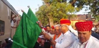 शेखावत ने धुंधाड़ा में ट्रेनों को दिखाई हरी झंडी शेखावत ने धुंधाड़ा में ट्रेनों को दिखाई हरी झंडी Rajasthan News,Jodhpur News, Jodhpur Crime, शेखावत ने धुंधाड़ा में ट्रेनों को दिखाई हरी झंडी शेखावत ने धुंधाड़ा में ट्रेनों को दिखाई हरी झंडी Rajasthan News,Jodhpur News, Jodhpur Crime,