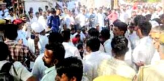 केंद्रीय मंत्री शेखावत के निवास का किया घेराव,प्रधानमंत्री की सभा के बहिष्कार की चेतावनी केंद्रीय मंत्री शेखावत के निवास का किया घेराव,प्रधानमंत्री की सभा के बहिष्कार की चेतावनी Rajasthan News,Jodhpur News, Jodhpur Crime, केंद्रीय मंत्री शेखावत के निवास का किया घेराव,प्रधानमंत्री की सभा के बहिष्कार की चेतावनी केंद्रीय मंत्री शेखावत के निवास का किया घेराव,प्रधानमंत्री की सभा के बहिष्कार की चेतावनी Rajasthan News,Jodhpur News, Jodhpur Crime,