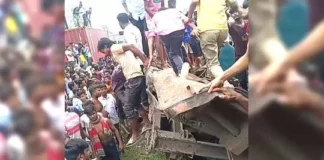 बांग्लादेश में दो ट्रेनों की टक्कर में पंद्रह की मौत, 100 से अधिक घायल – 24×7 Khabre Fatafat बांग्लादेश में दो ट्रेनों की टक्कर में पंद्रह की मौत, 100 से अधिक घायल - 24x7 India News